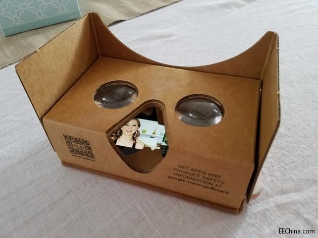 戴上谷歌Cardboard眼罩看小电影.jpeg