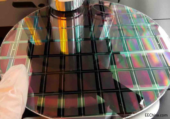 PLE041-MicroLED-wafer-lores.jpg