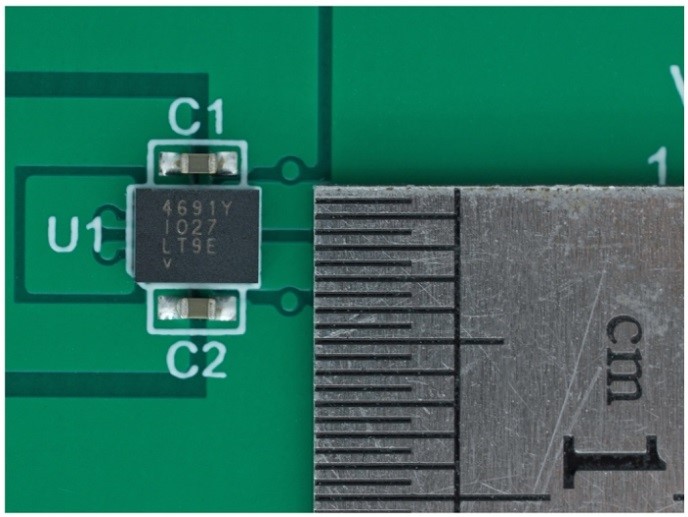 图2 - 3.6 V输入、双路输出Module降压稳压器以3 mm × 4 mm小尺寸为每通道提供2 A电流.jpg