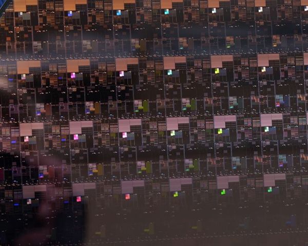 里程碑！IBM宣布造出全球首颗2nm EUV芯片