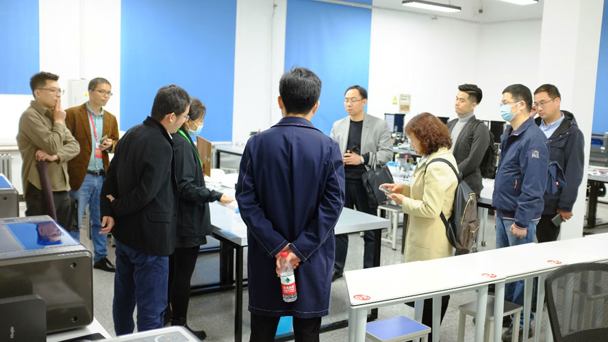 跟随梦之墨走进哈工大液态金属电路打印创新实践室