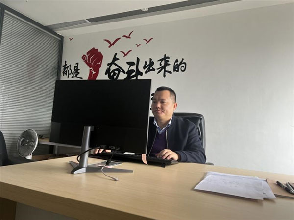 从数据江河到星辰大海：丁耀飞的技术坚守