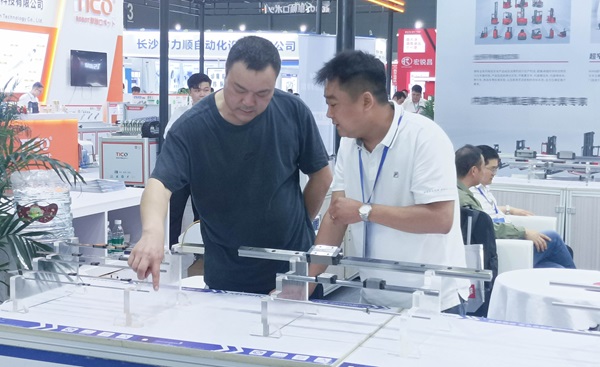 微型导轨：3D打印设备精度平稳的关键应用