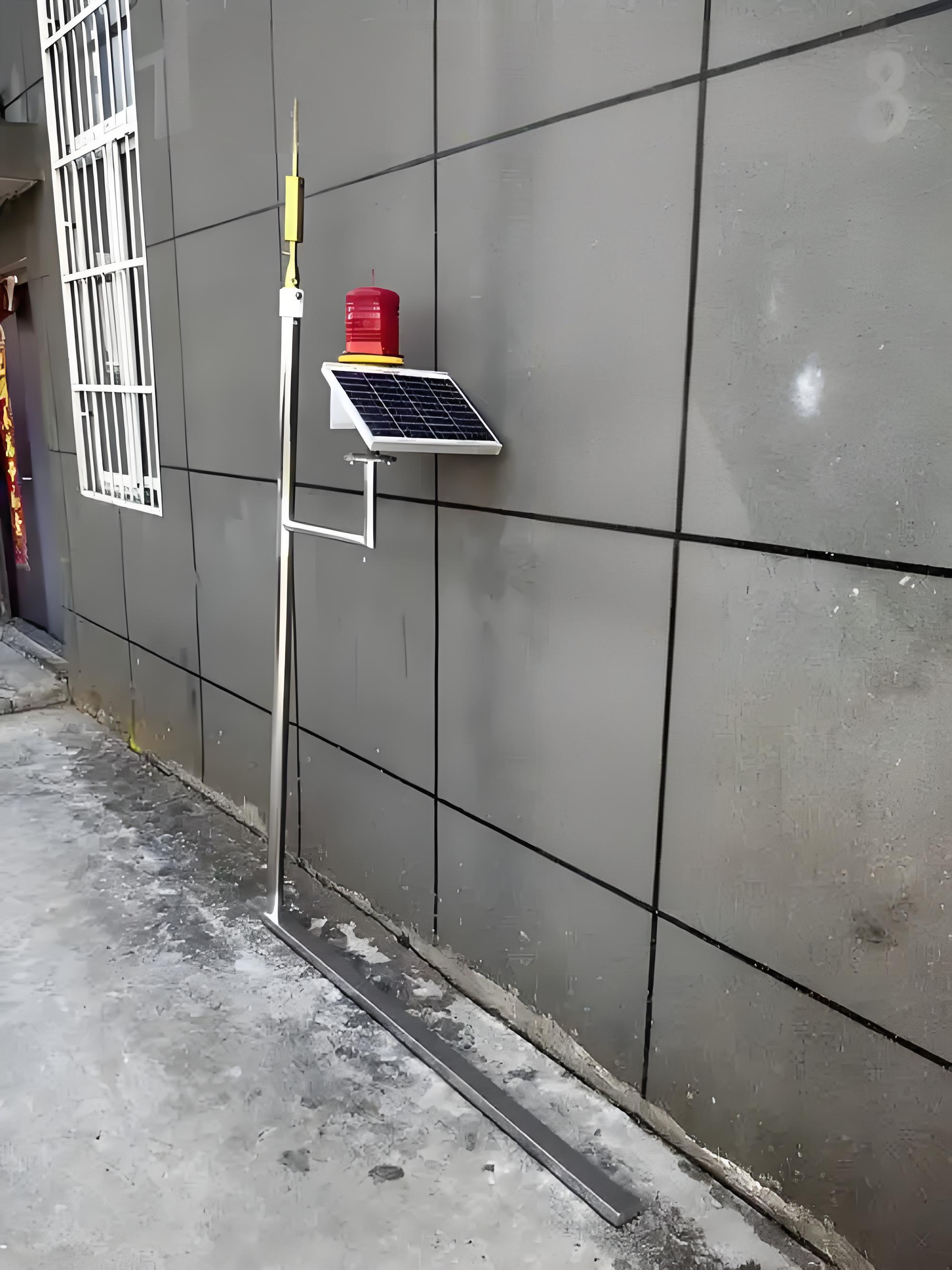 高层建筑必备：铁塔警示灯，夜间航空安全有保障