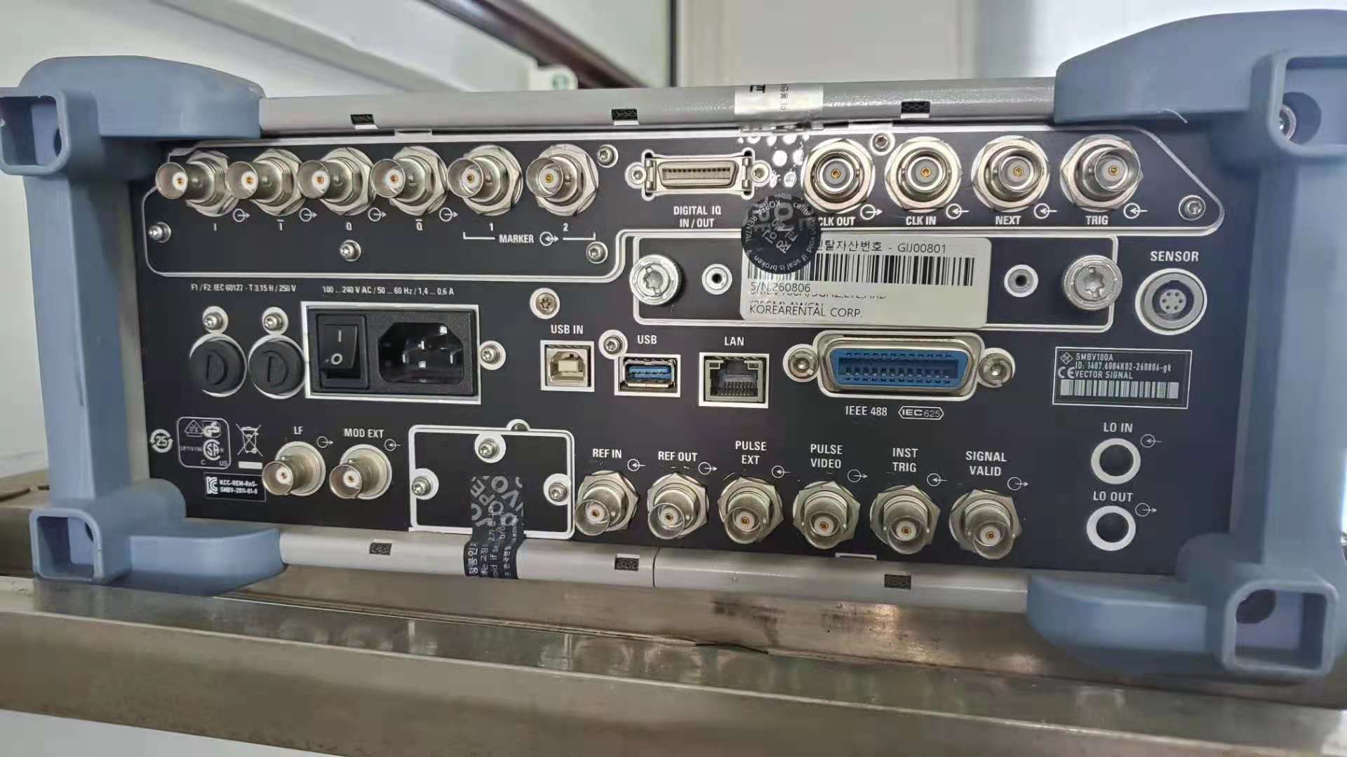 SMB100A（1）.jpg