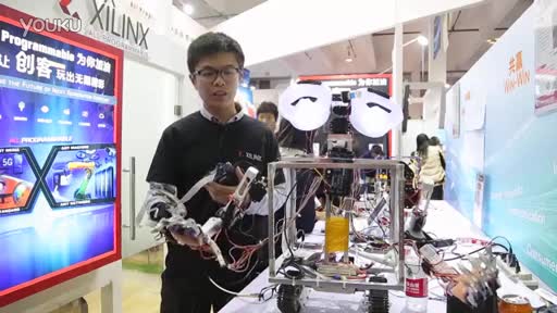 远程同步机械手臂视频